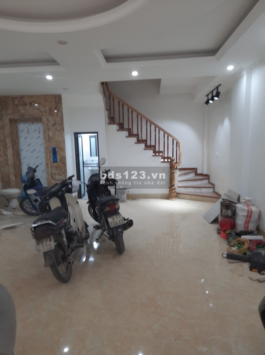 Bán nhà kinh doanh, ô tô qua cửa 7 tầng thang máy Cầu Giấy 65m hơn 13 tỷ