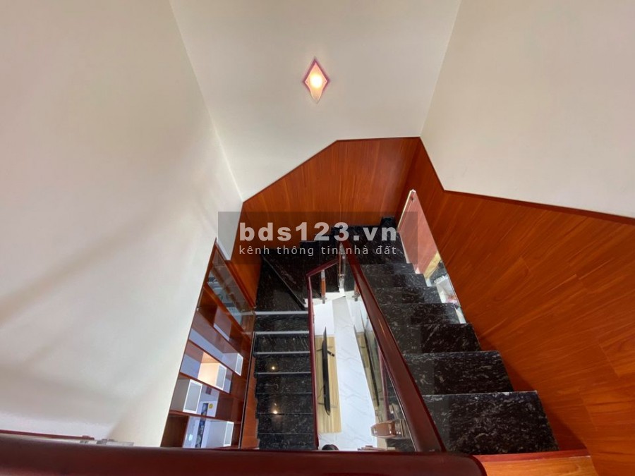 Bán nhà mới xây 120m2 gần chợ bình chánh giá1,1tỷ