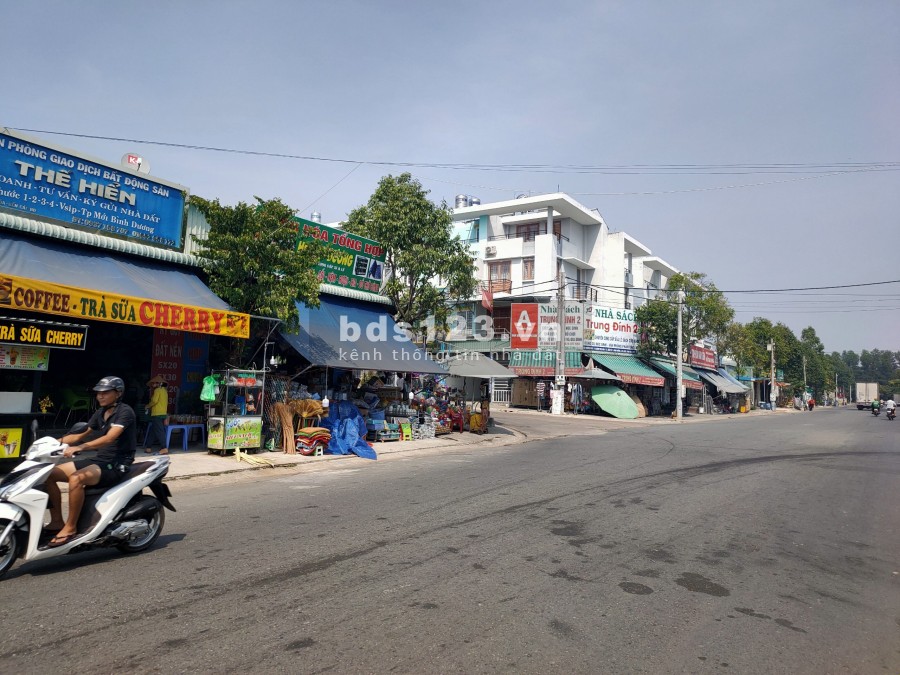 BÁN GẤP 2 DÃY TRỌ 300M2 ĐỐI DIỆN KCN DÂN ĐÔNG GẦN CHỢ