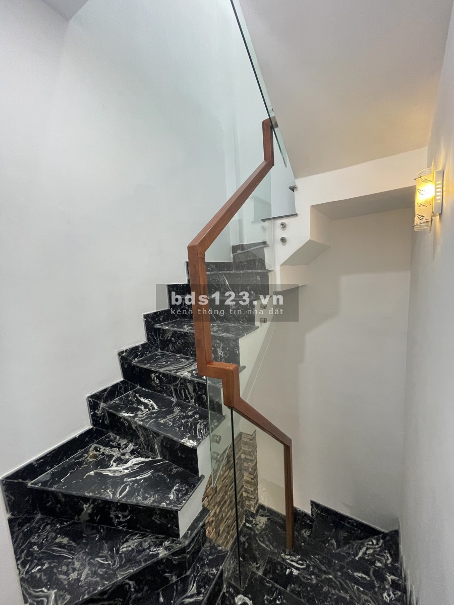 Kẹt vốn hạ giá chốt nhanh Hẻm 3m An Dương Vương F4 Q5 Dt 3.4m x 7m Kết cấu 1 trệt 2 lầu sân thượng Nhà mới đẹp