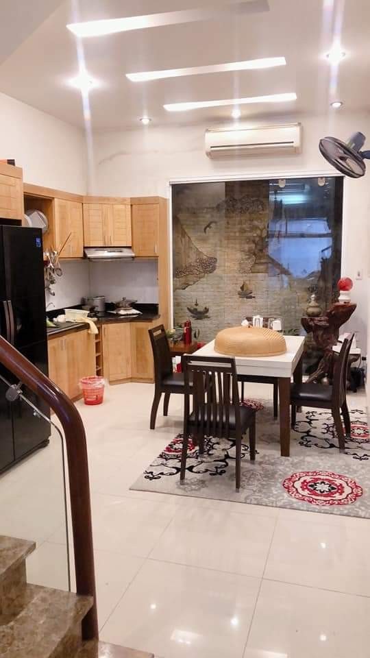 Bán nhà đẹp, Cầu Giấy, ô tô đỗ của, kinh doanh, 8m ra phố. DT 52m2, giá 9,5 tỷ.