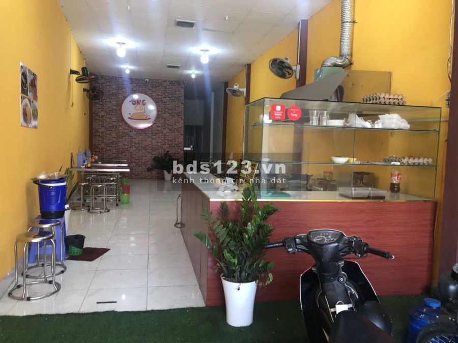 Cần sang quán ăn mt Nguyễn Thị Định, Quận 2. dt 120m2