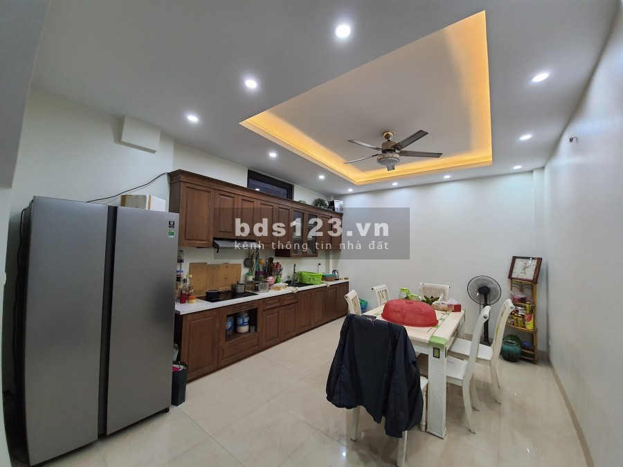 BÁN GẤP nhà Bồ Đề, Long Biên 50m2x5T, lô góc, ô tô thông, nhỉnh 5 tỷ. LH: 0977.611.089