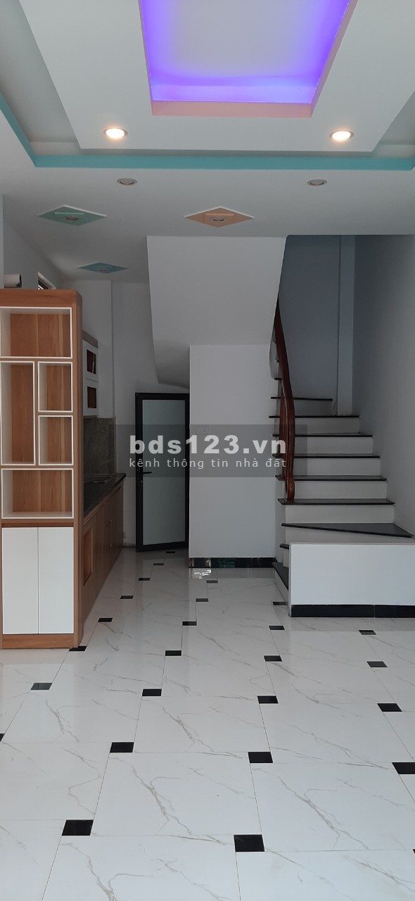 BÁN NHÀ CHÍNH CHỦ CẦU BƯƠU 32M2 x 4,5 TẦNG GIÁ 2,4 TỶ