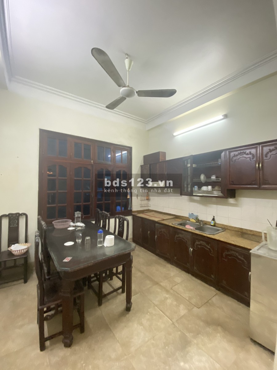 Cho thuê nhà 4 tầng, S160m2 4 tầng, 4 phòng ngủ, 3 vệ sinh