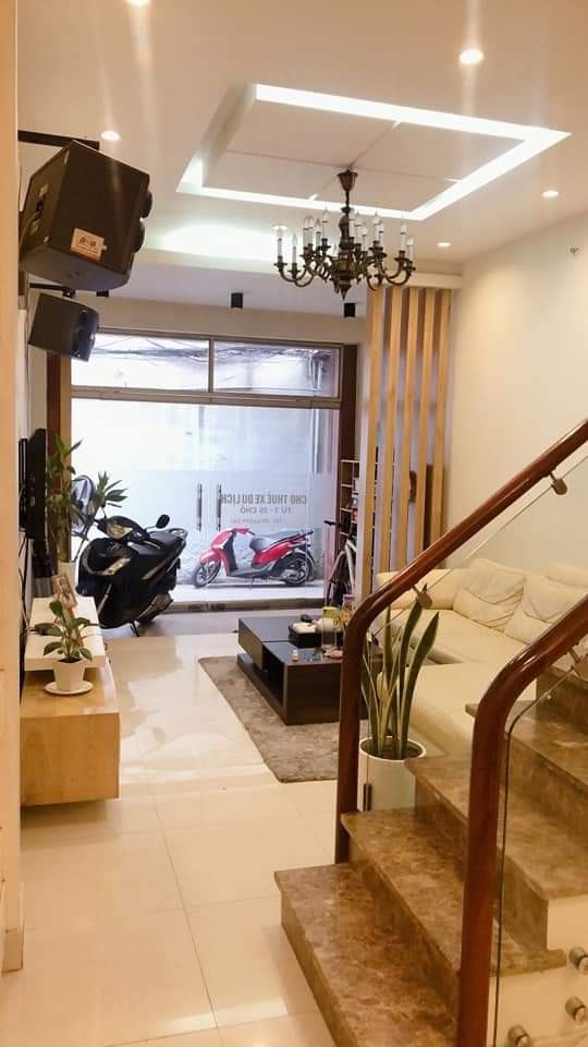 Bán nhà đẹp, Cầu Giấy, ô tô đỗ của, kinh doanh, 8m ra phố. DT 52m2, giá 9,5 tỷ.