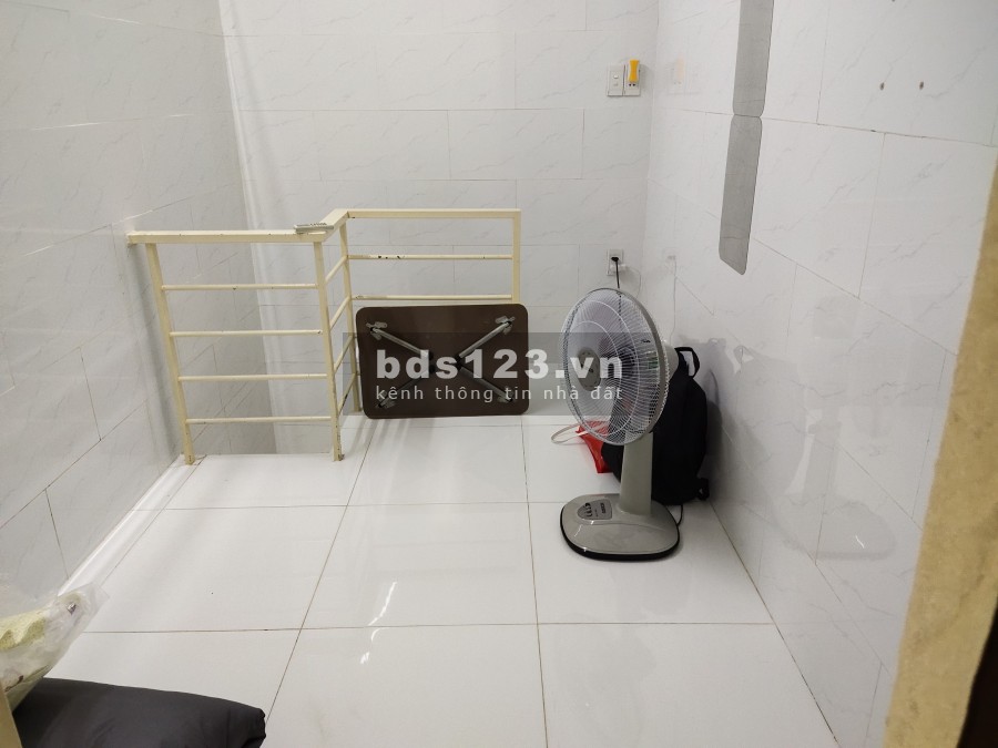 Cho thuê nhà nhỏ nguyên căn mới ngay trung tâm Q10