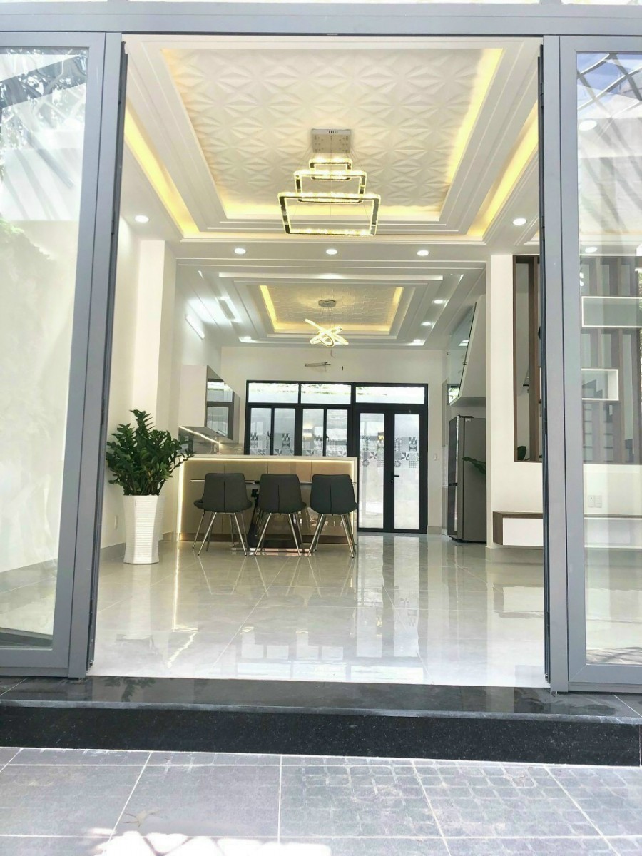 Bán nhà Biệt thự Cổ điển 04 tầng, Diện tích 6.4x13m, Tặng full nội thất, Giá 5.5 tỷ, +84.943211439 Ms Hải
