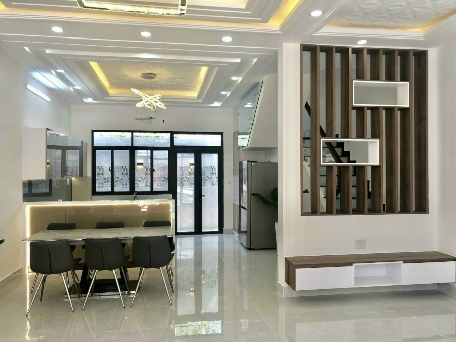 Bán nhà Biệt thự Cổ điển 04 tầng, Diện tích 6.4x13m, Tặng full nội thất, Giá 5.5 tỷ, +84.943211439 Ms Hải
