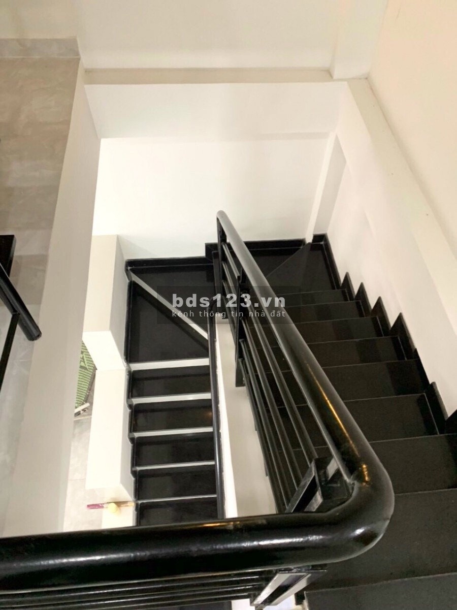 Cần cho thuê Nhà nguyên căn 1 trệt 2 Lầu ST Hẻm Ông Ích Khiêm, Q11, 4x13,5m. 9 triệu/tháng