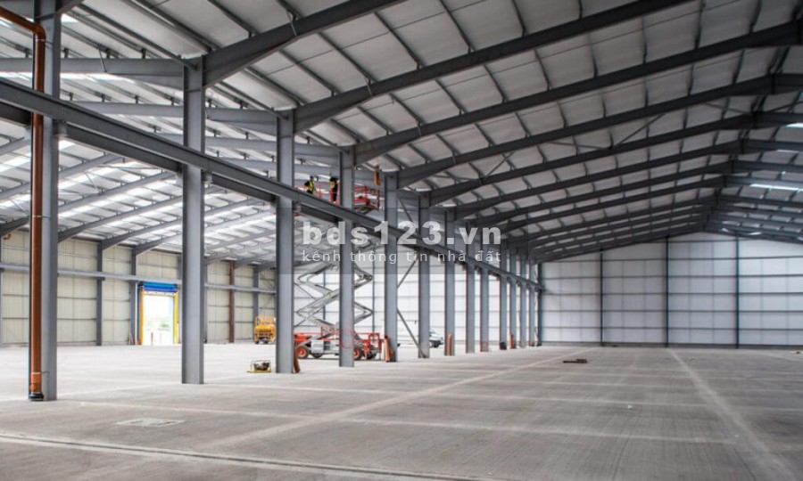 Cần bán gấp kho xưởng 11 ngàn m2, mặt đường thị trấn Yên Viên, Gia Lâm.