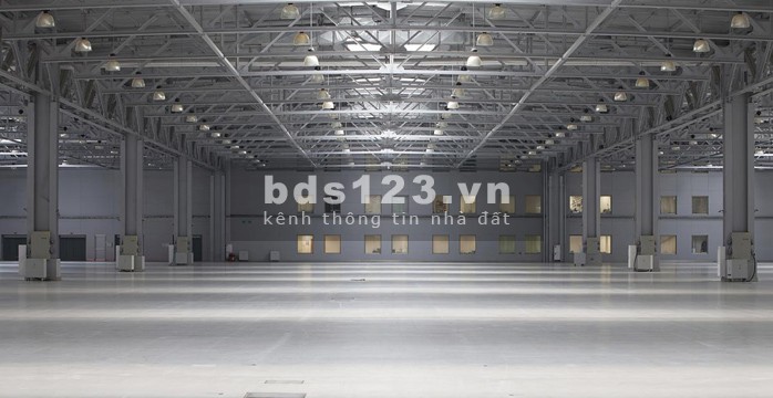 Cần bán gấp kho xưởng 11 ngàn m2, mặt đường thị trấn Yên Viên, Gia Lâm.