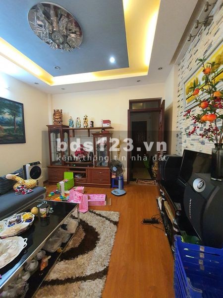 Bán nhà Bồ Đề ngõ thông, ô tô vào nhà 4 tầng, nhỉnh 4 tỉ