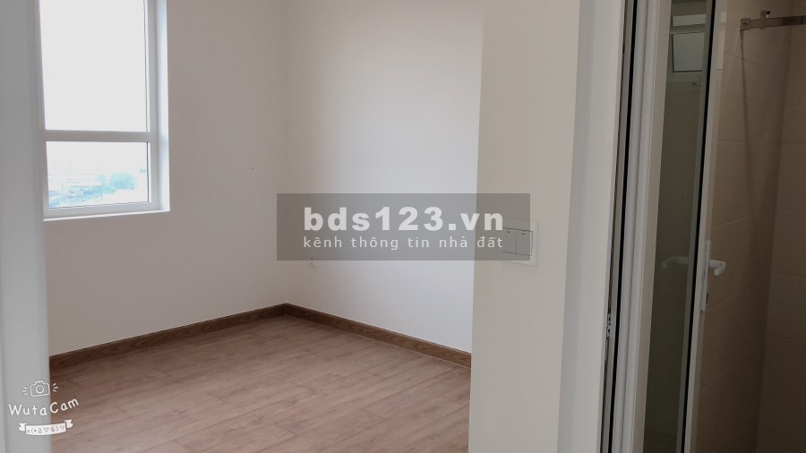 Cho thuê 2PN, 2WC C/c Moonlight Boulevard có rèm, máy lạnh, máy nước nóng giá 8.5 tr/tháng