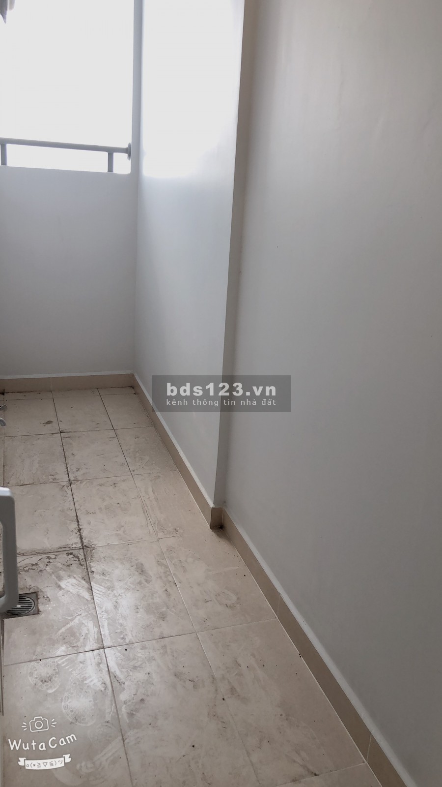 Cho thuê 2PN, 2WC C/c Moonlight Boulevard có rèm, máy lạnh, máy nước nóng giá 8.5 tr/tháng