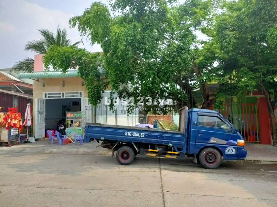 BÁN GẤP 2 DÃY TRỌ 300M2 ĐỐI DIỆN KCN DÂN ĐÔNG GẦN CHỢ