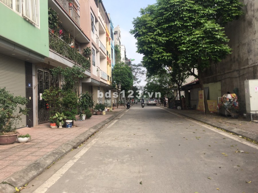 Hiếm có khó tìm mảnh đất 70,4m thông tiền thoáng hậu tại tổ 4 Thạch Bàn gần hồ 100m