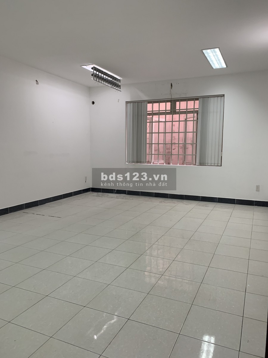 MT Tân Cảng, dt 5x23m,1 trệt 3 lầu gồm 7P lớn 45m2, chứa được nhân viên 100 người.