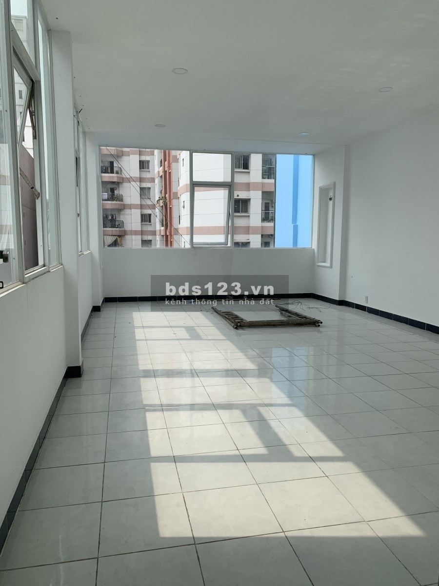 MT Tân Cảng, dt 5x23m,1 trệt 3 lầu gồm 7P lớn 45m2, chứa được nhân viên 100 người.