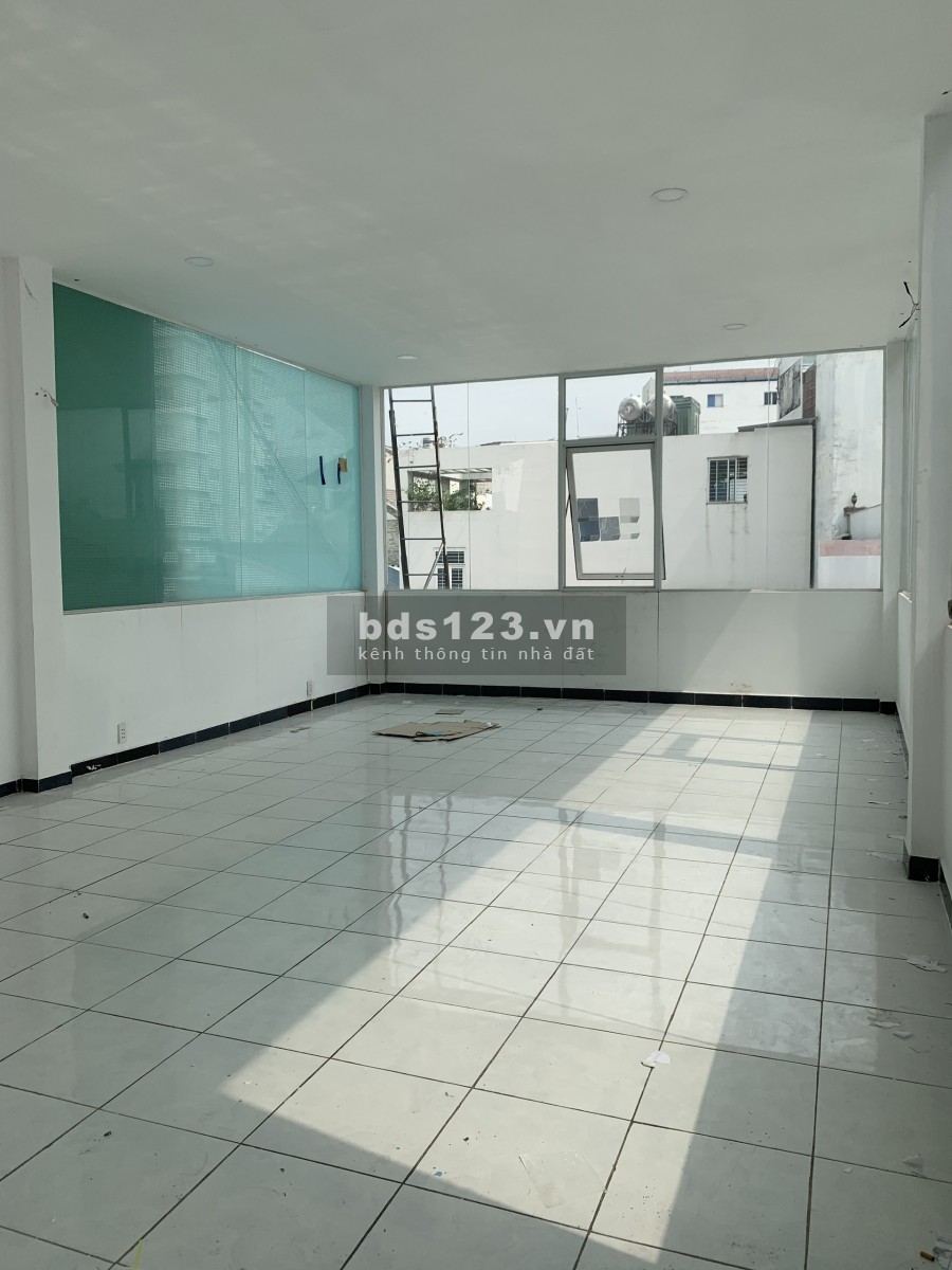 MT Tân Cảng, dt 5x23m,1 trệt 3 lầu gồm 7P lớn 45m2, chứa được nhân viên 100 người.