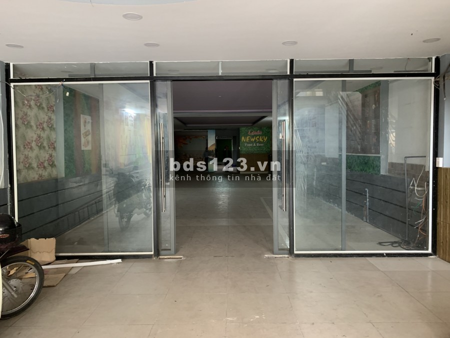 MT Tân Cảng, dt 5x23m,1 trệt 3 lầu gồm 7P lớn 45m2, chứa được nhân viên 100 người.
