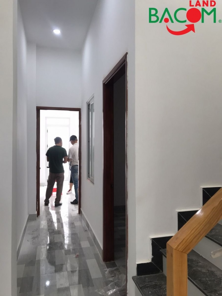 Nhà 1 trệt 2 lầu mới xây tại phường Bửu Hòa, gần trường mầm non Sao Khuê,đường 2 xe hơi