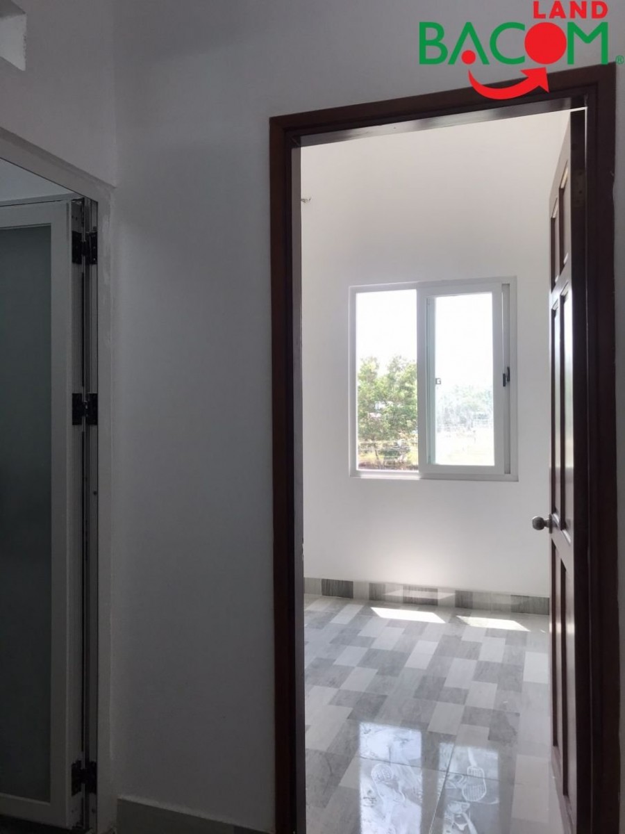 Nhà 1 trệt 2 lầu mới xây tại phường Bửu Hòa, gần trường mầm non Sao Khuê,đường 2 xe hơi