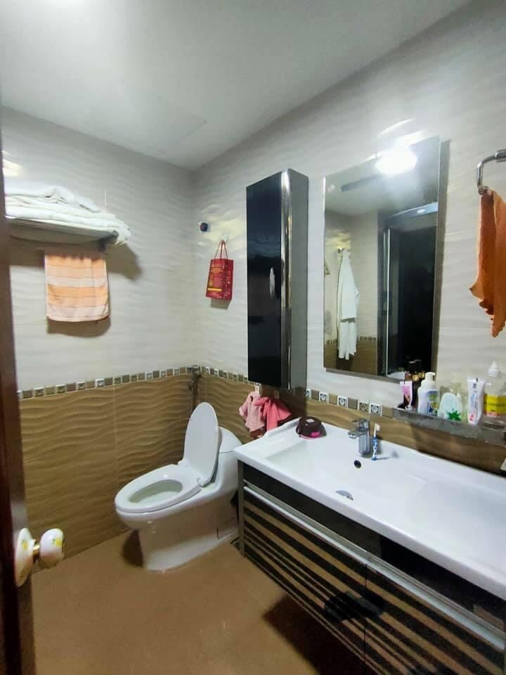 PHỐ LÊ TRỌNG TẤN 7 TẦNG THANG MÁY, GARA OTO 4 CÁI, 8 PN, DT 102M. GÍA 19 TỶ.