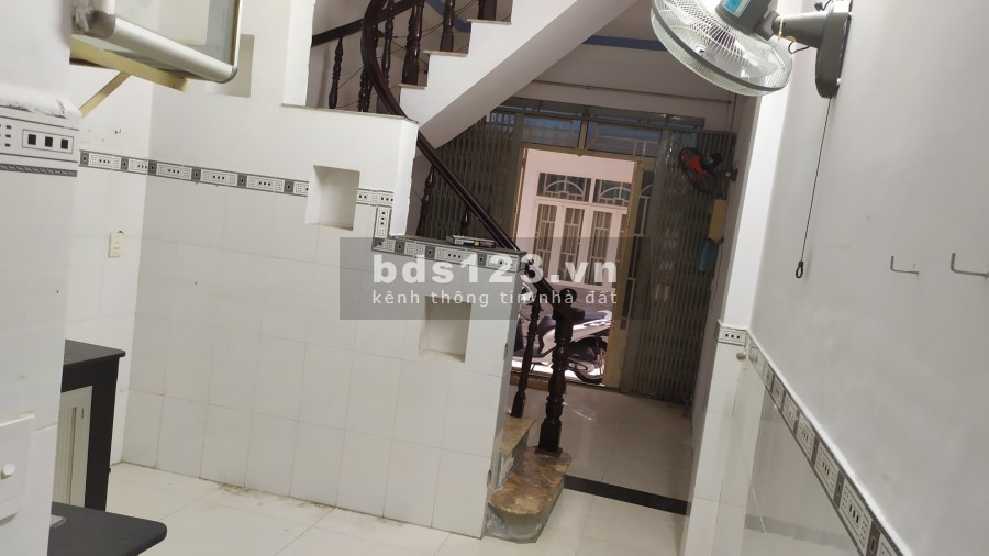 Bán căn nhà Huỳnh Văn Nghệ, Quận Tân Bình, tiện để ơ ngay