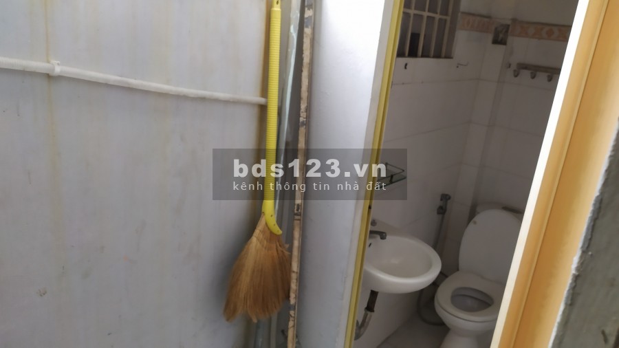 Bán căn nhà Huỳnh Văn Nghệ, Quận Tân Bình, tiện để ơ ngay