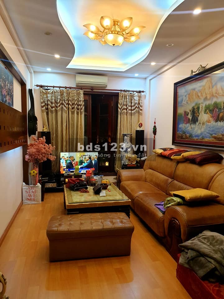 Nhà đẹp Hoàng Hoa Thám, 35m2x5 tầng, ngõ rộng 3.7 tỷ