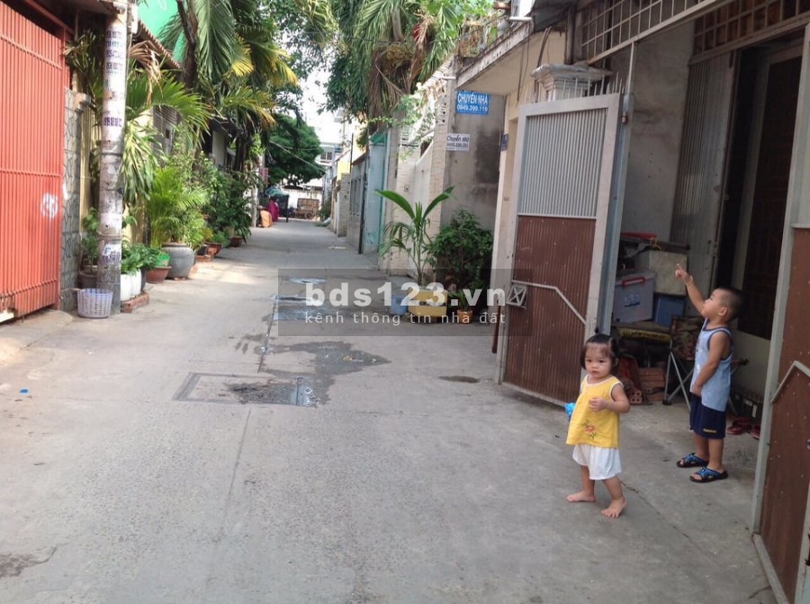 Nhà hẻm xe hơi 80m2 ngủ trong nhà nằm ngay cạnh ĐH Công Nghẹ Thực Phẩm TPHCM