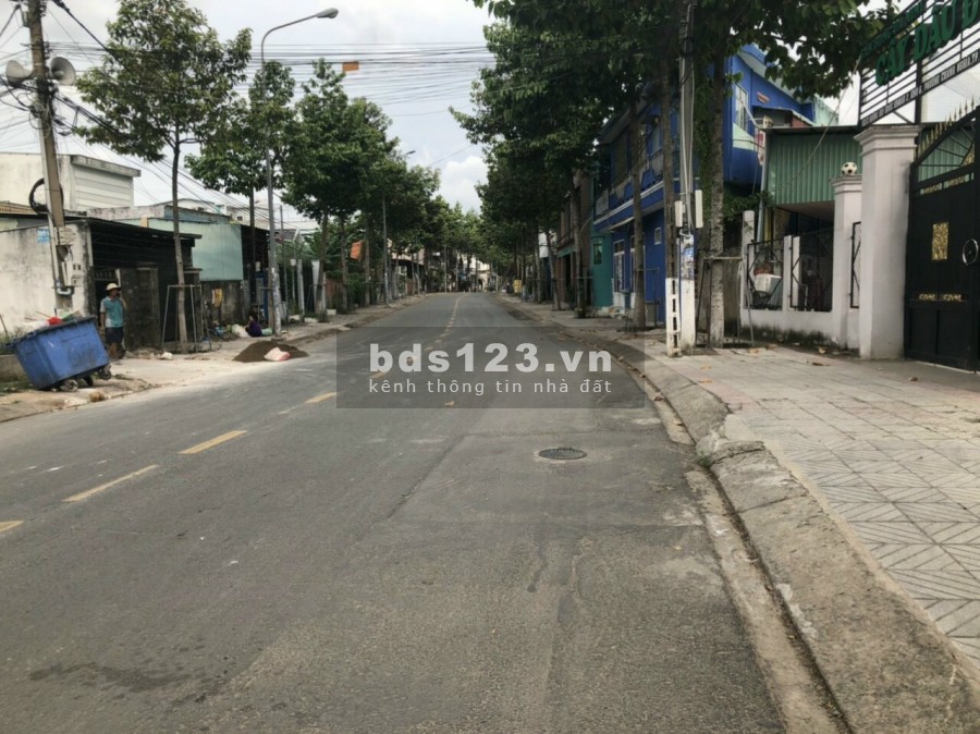 Chính chủ cần bán lô đất mặt tiền Bùi Quốc Khánh, kế bên UBND phường Chánh Nghĩa, giá 1.35 tỷ, diện tích 90m2. SHR. Liên hệ 0374991279 Minh Anh