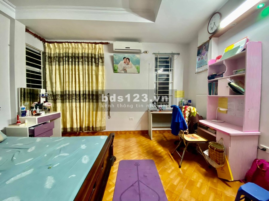 Bán gấp nhà cạnh Royal City- nội thất cao cấp, đẹp 35m2, 5T, 3.3 tỷ!