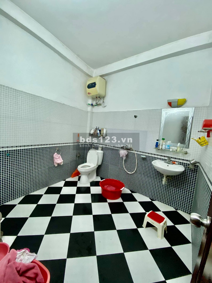 Bán gấp nhà cạnh Royal City- nội thất cao cấp, đẹp 35m2, 5T, 3.3 tỷ!
