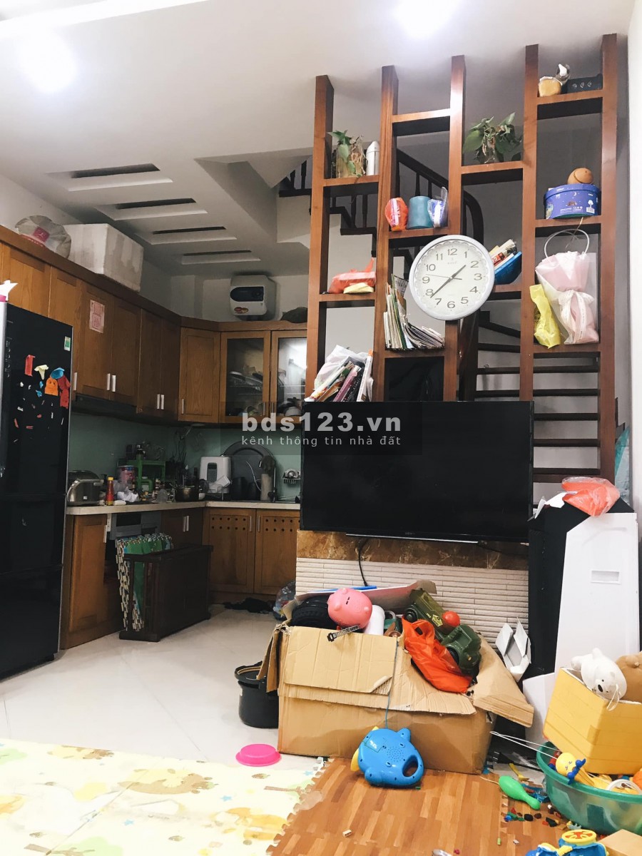 Bán nhà Trung Kính phân lô diện tích 36m giá 3,95 tỷ, ô tô đỗ cổng, 3 mặt thoáng, nội thất xịn full.