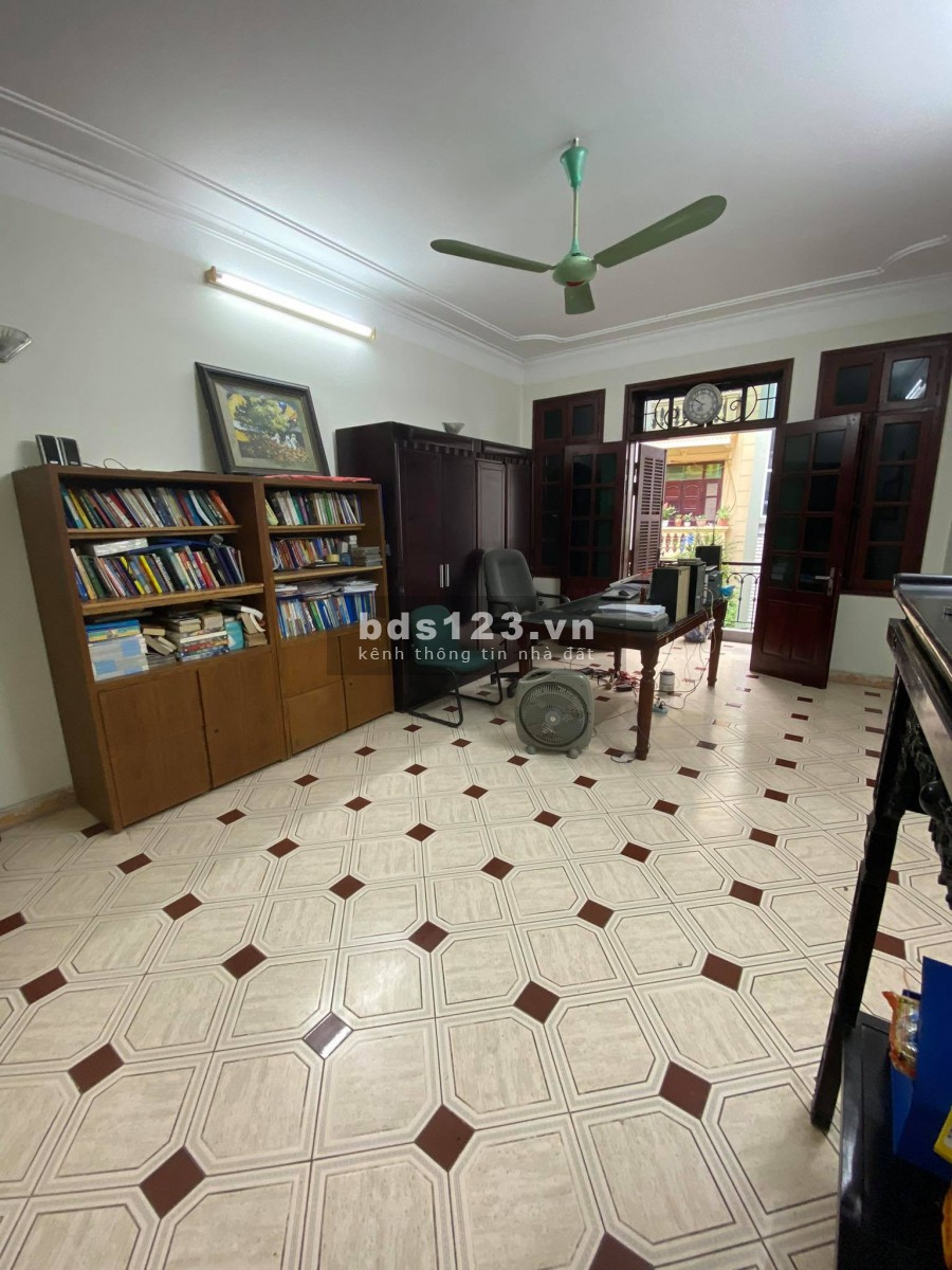 BÁN GẤP nhà riêng quận Cầu Giấy - Hà Nội, chủ cần tiền mua nhà phố, nhà đẹp vào ở luôn