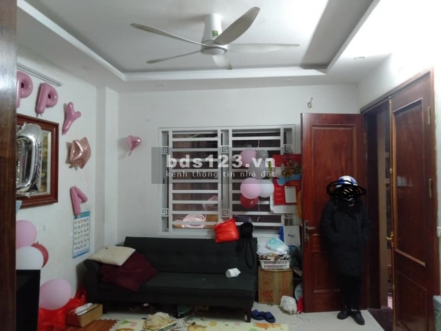 Bán nhà Trung Kính phân lô diện tích 36m giá 3,95 tỷ, ô tô đỗ cổng, 3 mặt thoáng, nội thất xịn full.