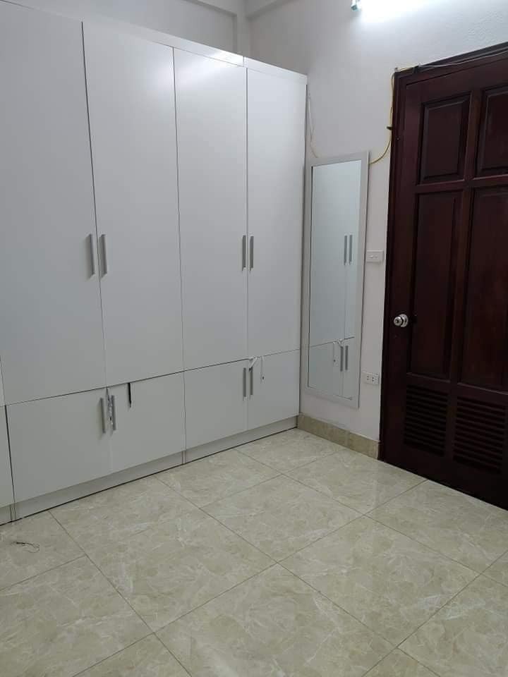 Bán Nhà 5 Tầng Đê La Thành, Đống Đa, 15m Ra Phố, DT 42m2, MT 4,2m. Chỉ 3,65 Tỷ.