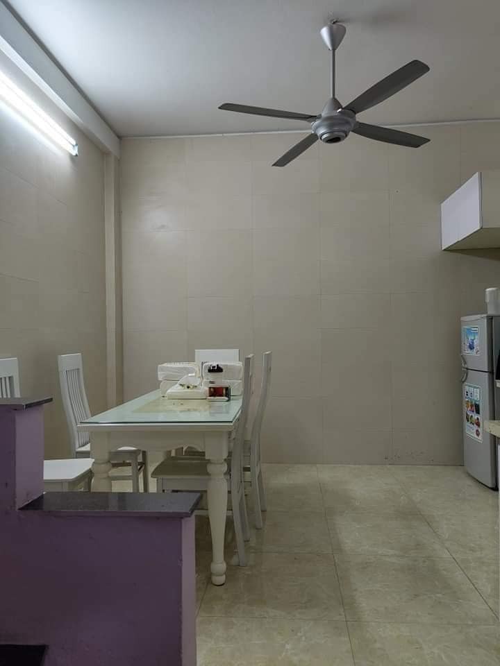 Bán Nhà 5 Tầng Đê La Thành, Đống Đa, 15m Ra Phố, DT 42m2, MT 4,2m. Chỉ 3,65 Tỷ.
