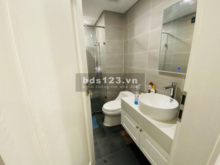 Bán căn hộ tòa R1 Sunshine Riverside 2 phòng ngủ, ban công hướng Tây giá 2.35 tỷ