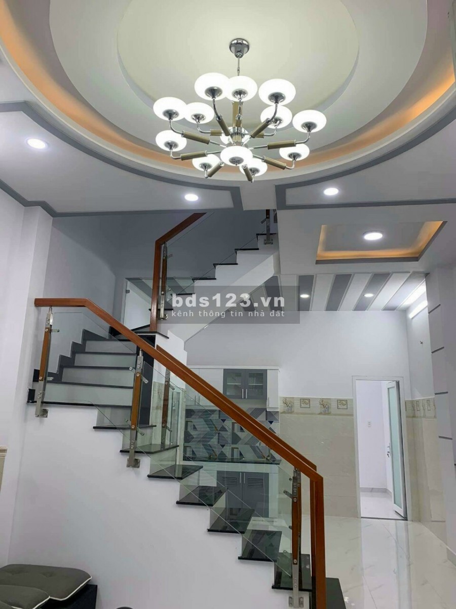 Nhà hiện đại còn mới, 3 tầng, 4PN, CMT8, P.13, Quận 10. 6,4 tỷ