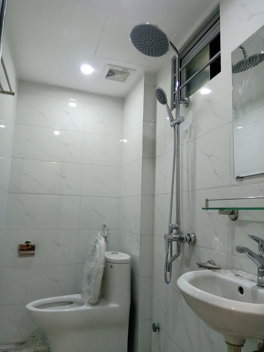 Quá đẹp! Nhà Phú Diễn 5 tầng đẹp, ô tô đỗ cổng, giá chỉ hơn 2 tỷ