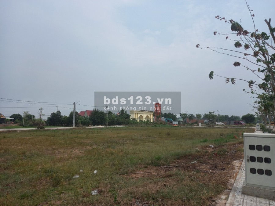 Bán đất nền gần sân Golf gần Vin CiTy giá bán 860 triệu. pháp lý chuẩn đầy đủ, lhcc