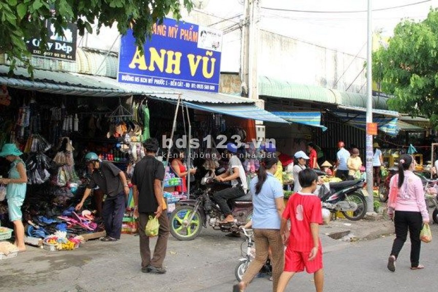 Vợ chồng tôi kinh doanh thua lỗ, muốn sang lại lô đất trong khu đô thị mới Bình Dương để lấy vốn làm ăn. 