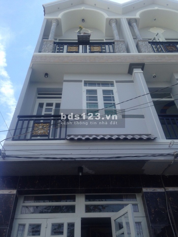 Kẹt tiền cần bán nhanh căn nhà ngay đường Trần Văn Mười 5x18, sổ hồng riêng