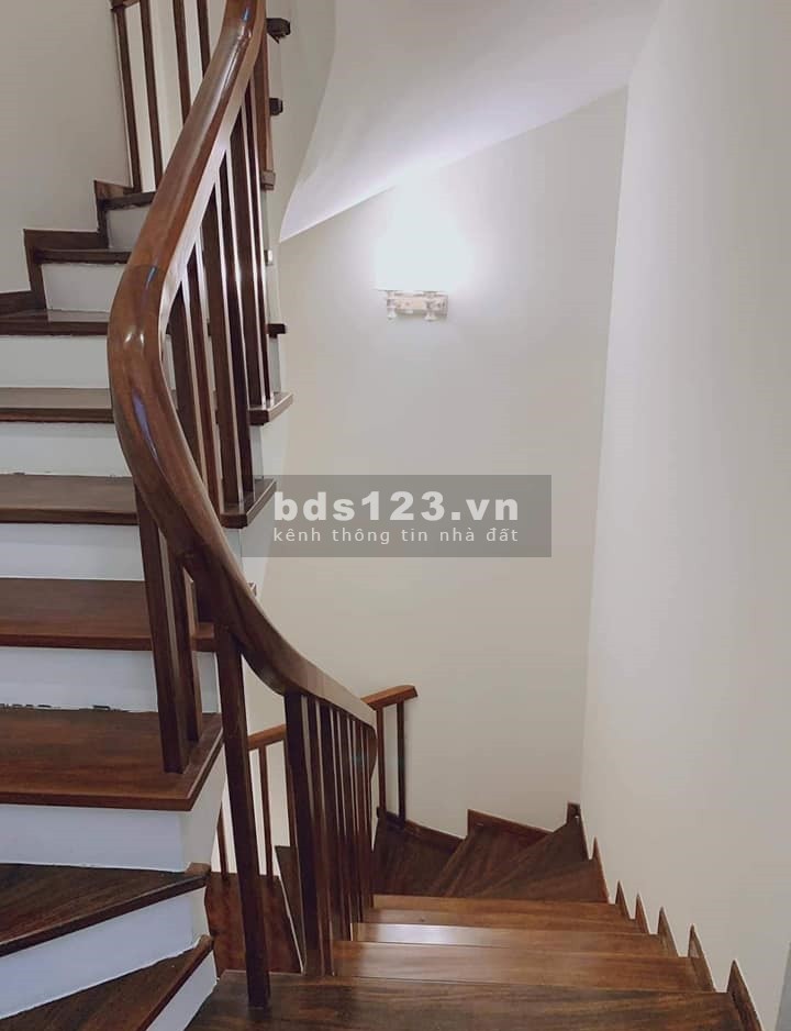Bán nhà Long Biên Ái Mộ 34m2*5T 30m ra ô tô tránh Lô góc Nở hậu Nhỉnh 3 tỷ