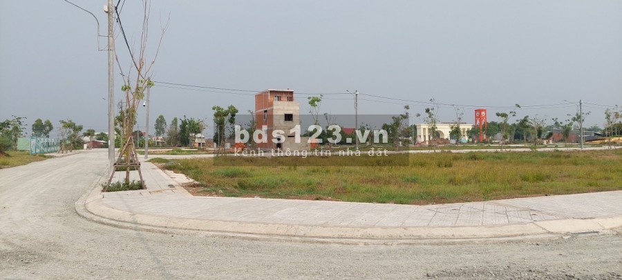 Bán đất nền gần sân Golf gần Vin CiTy giá bán 860 triệu. pháp lý chuẩn đầy đủ, lhcc
