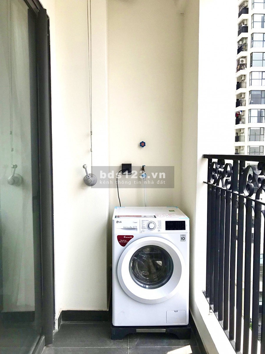 Bán căn hộ tòa R1 Sunshine Riverside 2 phòng ngủ, ban công hướng Tây giá 2.35 tỷ