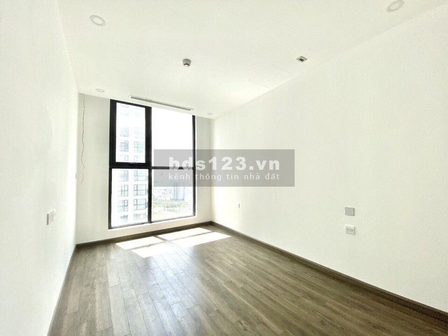 Bán căn hộ tòa R1 Sunshine Riverside 2 phòng ngủ, ban công hướng Tây giá 2.35 tỷ